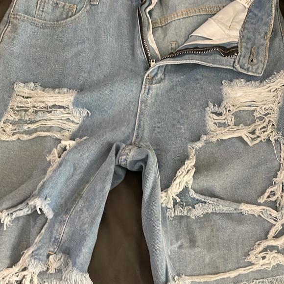 Ripped denim shorts - Picture 4 of 4